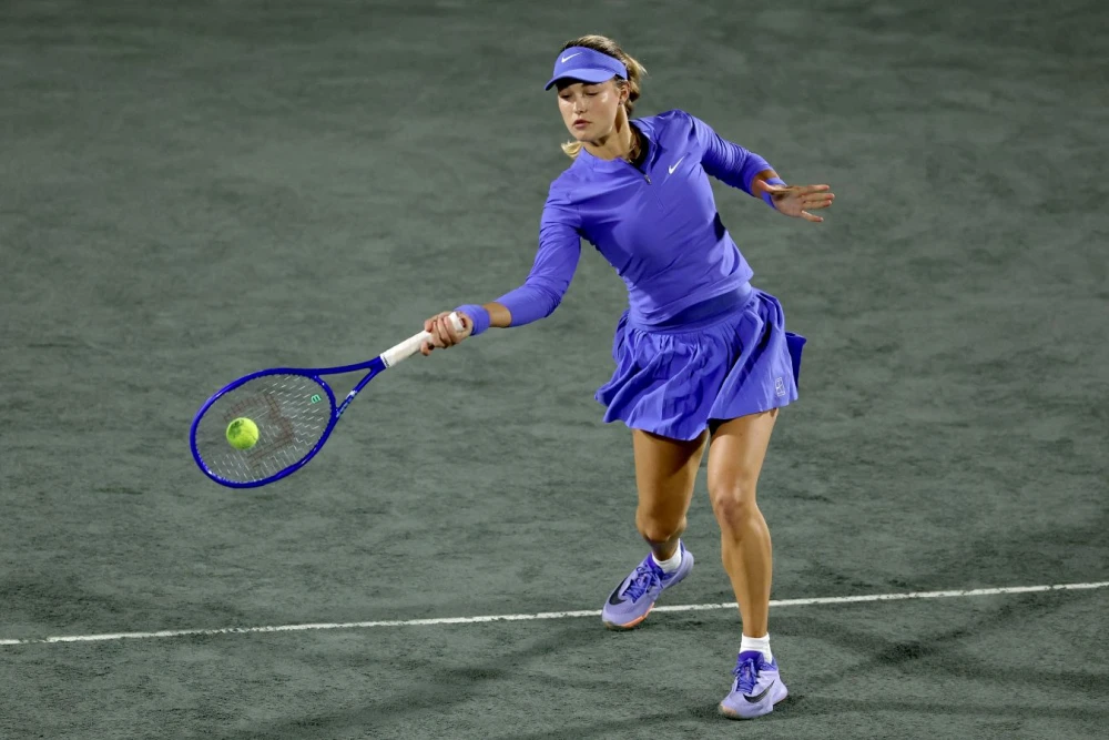 Теннисистка Анна Калинская во время матча на турнире WTA-500 в Чарльстоне